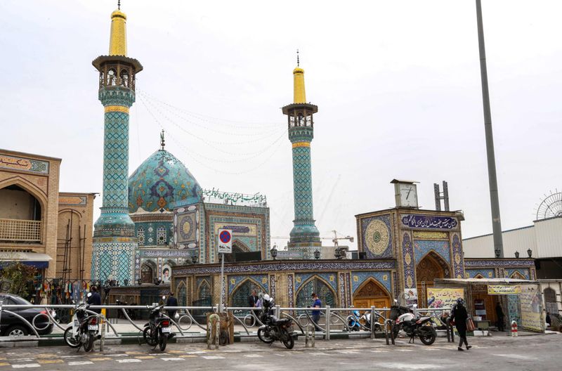 伊朗首都德黑兰,萨利赫清真寺,寂静无言.